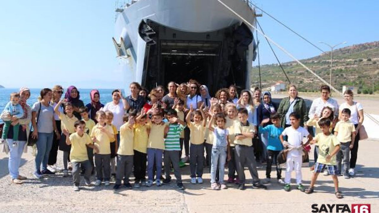 Deniz Kuvvetleri Günü'nde savaş gemileri ziyarete açıldı