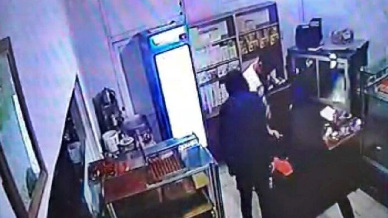 Pastanenin kasasından bir miktar para çalarak kaçan 4 şüpheli yakalandı