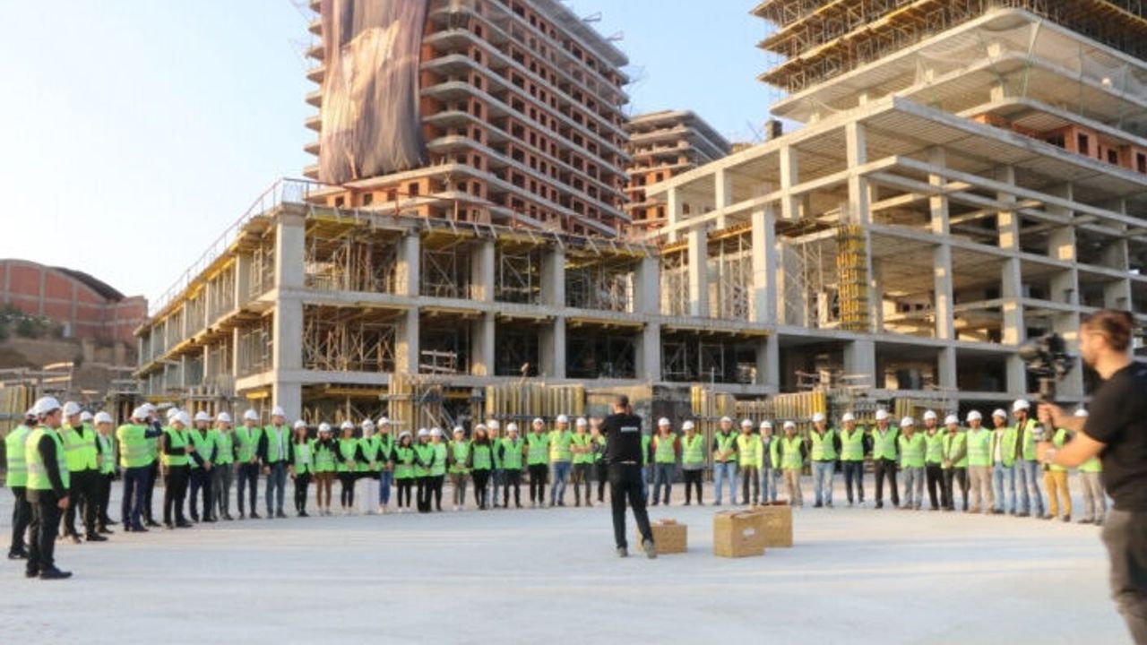 3 bin 250 adet Tea Lıght’tan Türk Bayrağı