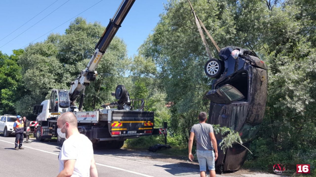Garip ama gerçek: Otomobille tekne çarpıştı