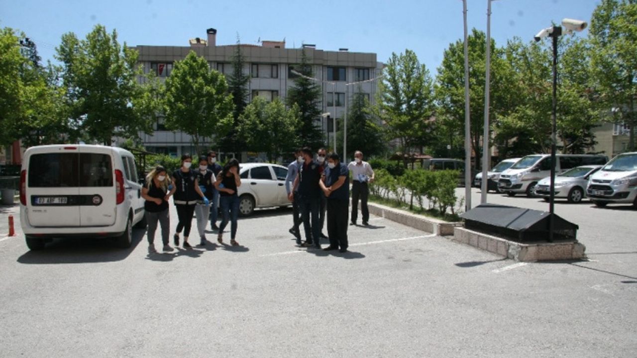 ‘Kasık masajı yapılır’ ilanını gören polis fuhuş operasyonu yaptı