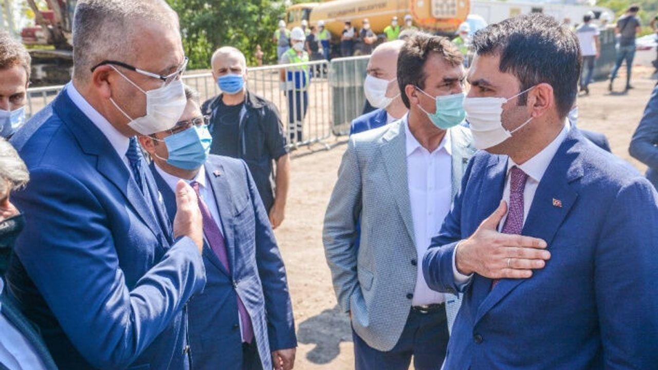 Bakanlıktan Karacabey Belediyesi’ne çöp kamyonu ve konteynır desteği