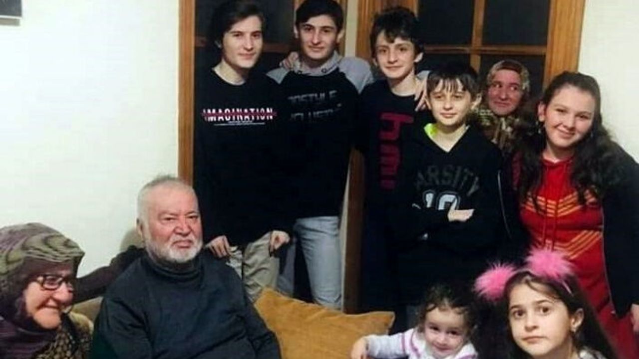 Her gece eve giderken gül götürdüğü eşi ile aynı gün korona virüse yenildi