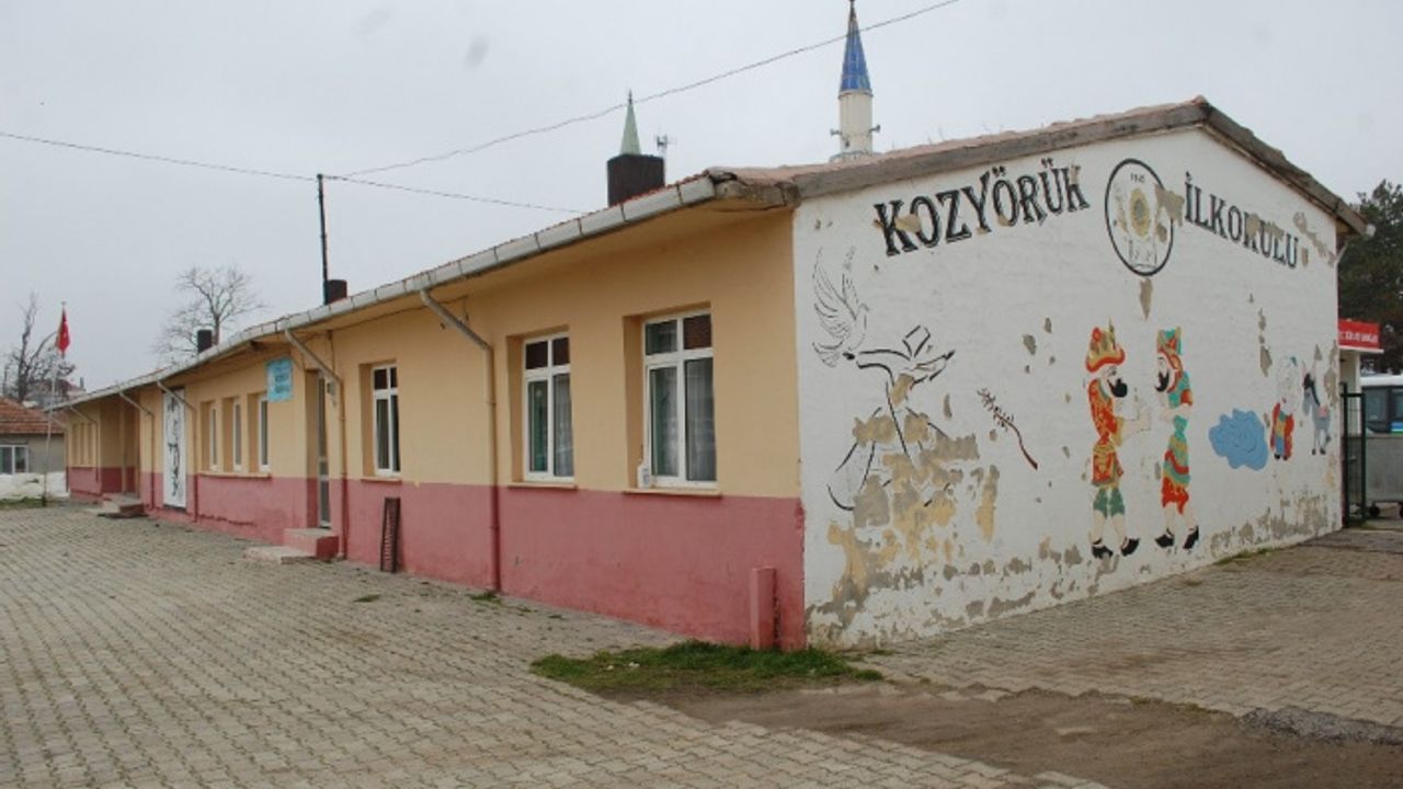 4 öğrenci ve 1 öğretmen korona virüse yakalanınca okula 10 gün ara verildi