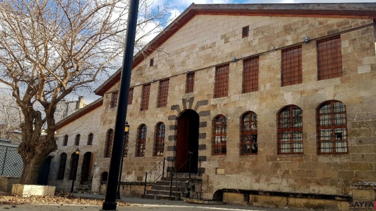 Avrupa’da İslamofobi artıyor, Türkiye’de kilise ve sinagoglar restore ediliyor