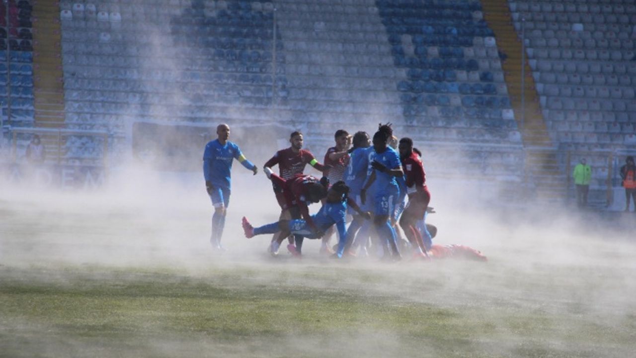 Süper Lig: BB Erzurumspor:  0 - Atakaş Hatayspor: 2 (İlk yarı)