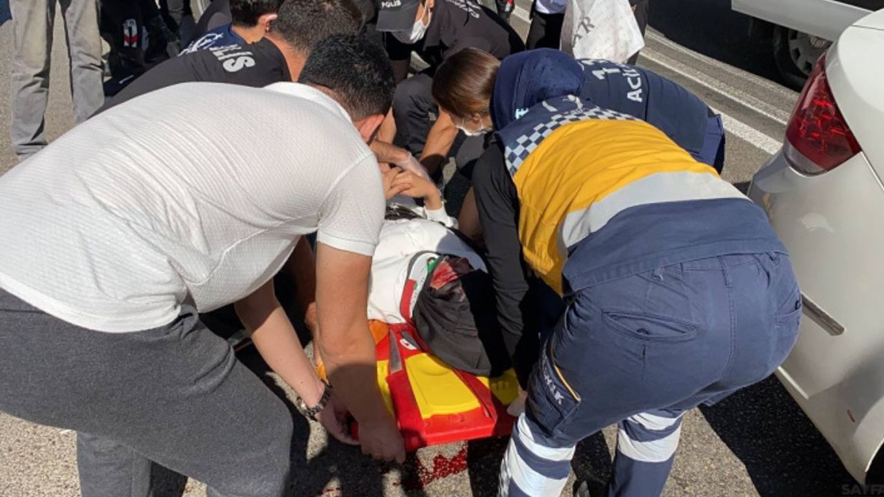 Bursa’da yolun karşısına geçmeye çalışan kadına otomobil çarptı : 1 ağır yaralı