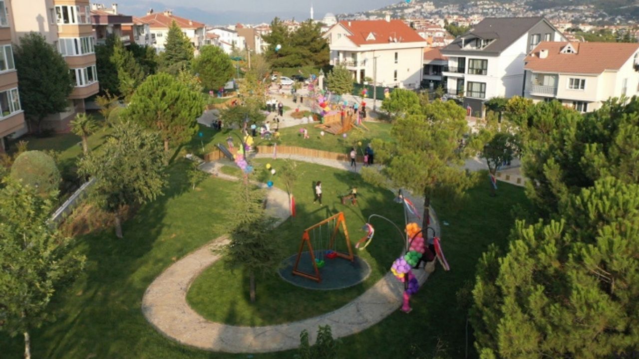 Çocukların tasarladığı parkı çocuklar açtı