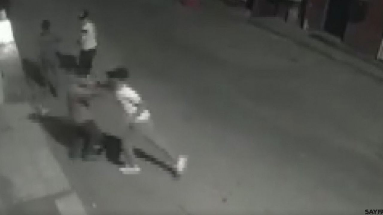 Tek yumruk darbesiyle bayılttığı adamı böyle gasp etti