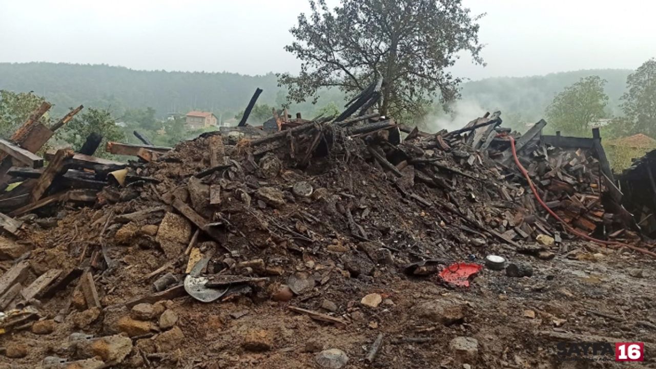 Bursa'da  yangın! Bir aile evsiz kaldı