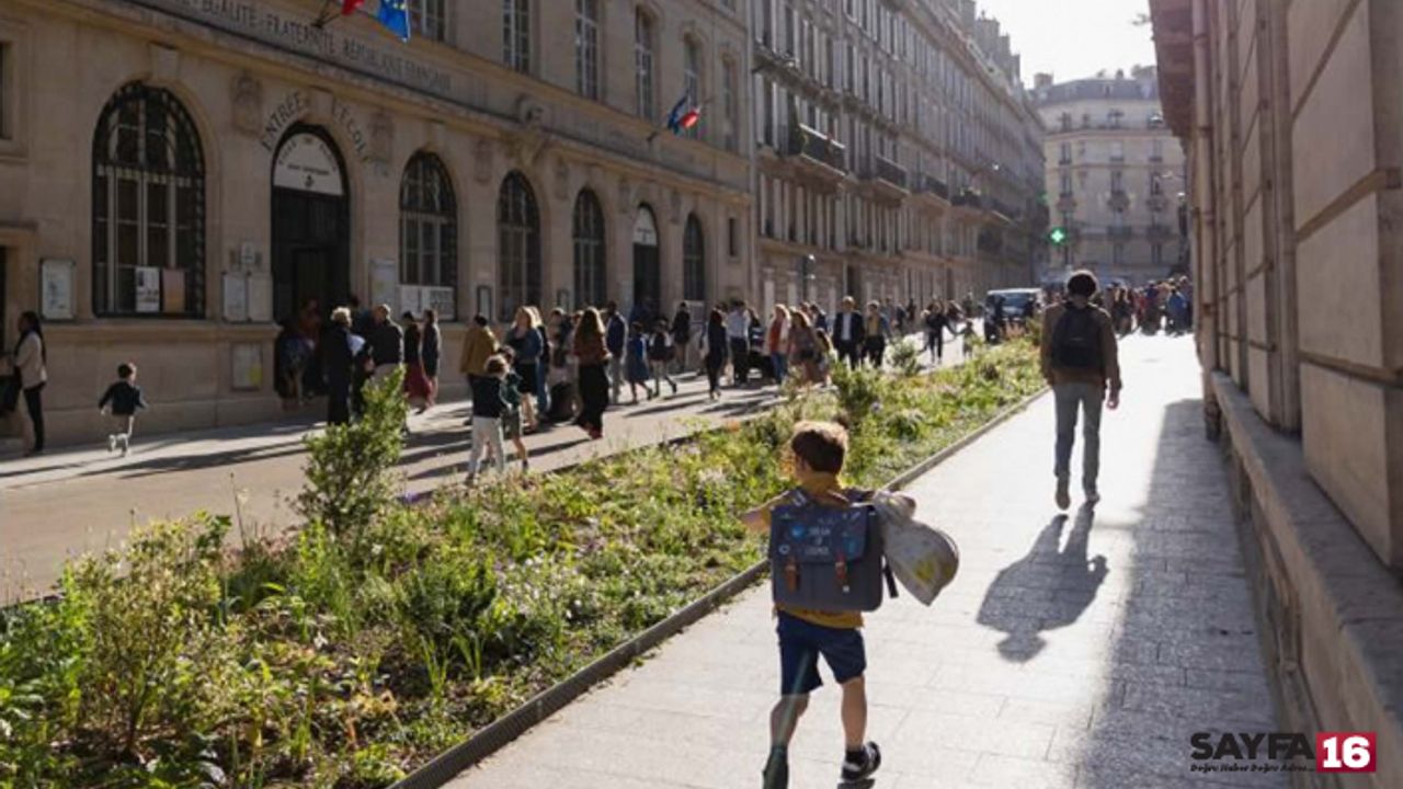 Paris, okulların olduğu caddeleri yayalaştırıyor
