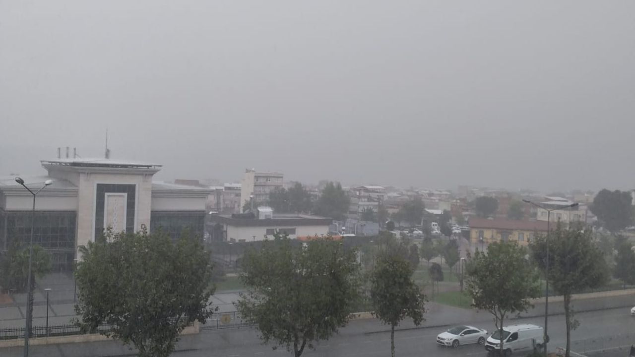 Uyarı gelmişti. Sağanak yağış Bursa'da başladı!!