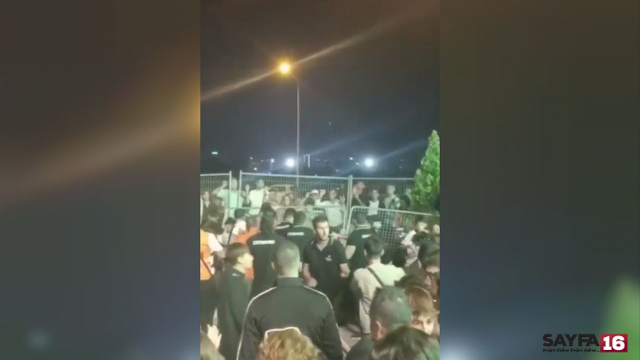 Konserde tekme ve yumruklar havada uçuştu
