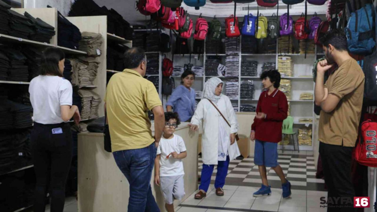 Okul üniformaları raflara çıktı
