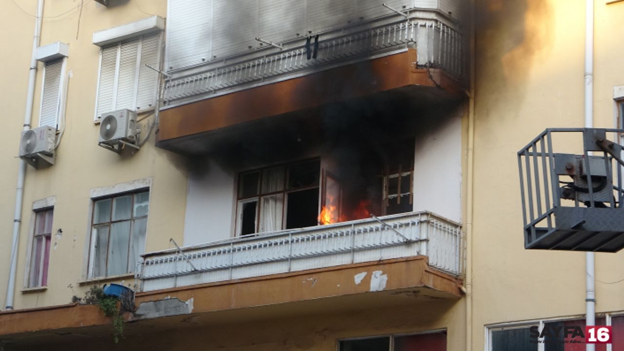 Sinir krizi geçiren kadın ortalığı yaktı yıktı