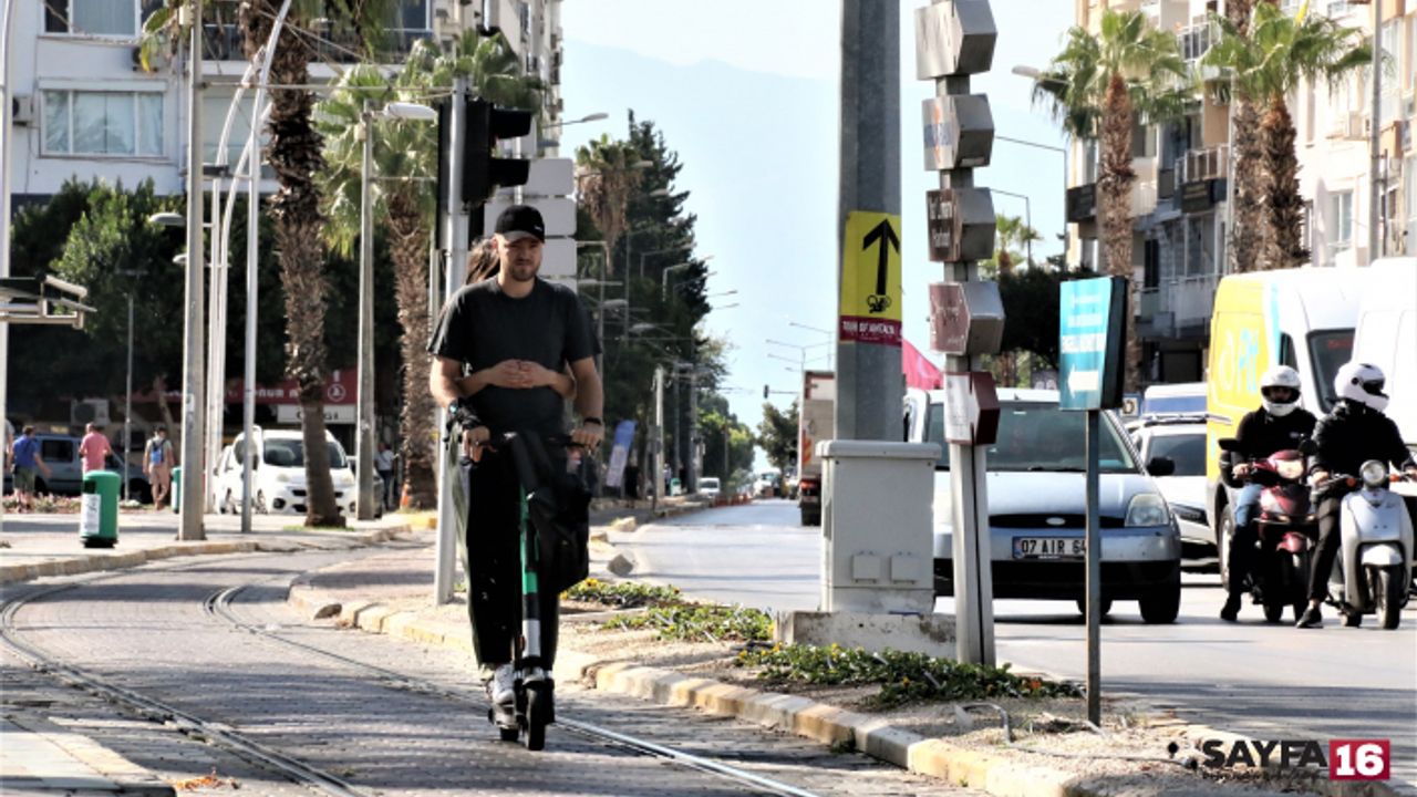 Gençlerin tehlikeli scooter yolculuğu