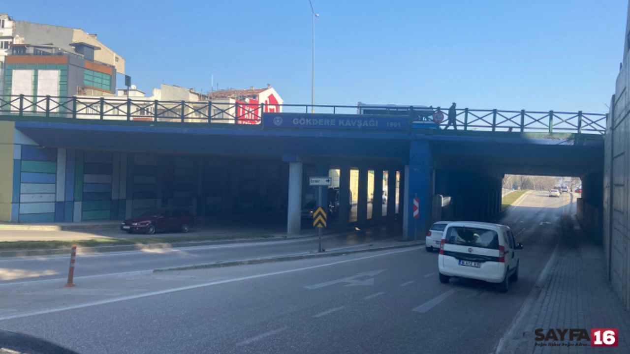 Bursa'da köprülü kavşaklardaki üst geçitler risk oluşturuyor
