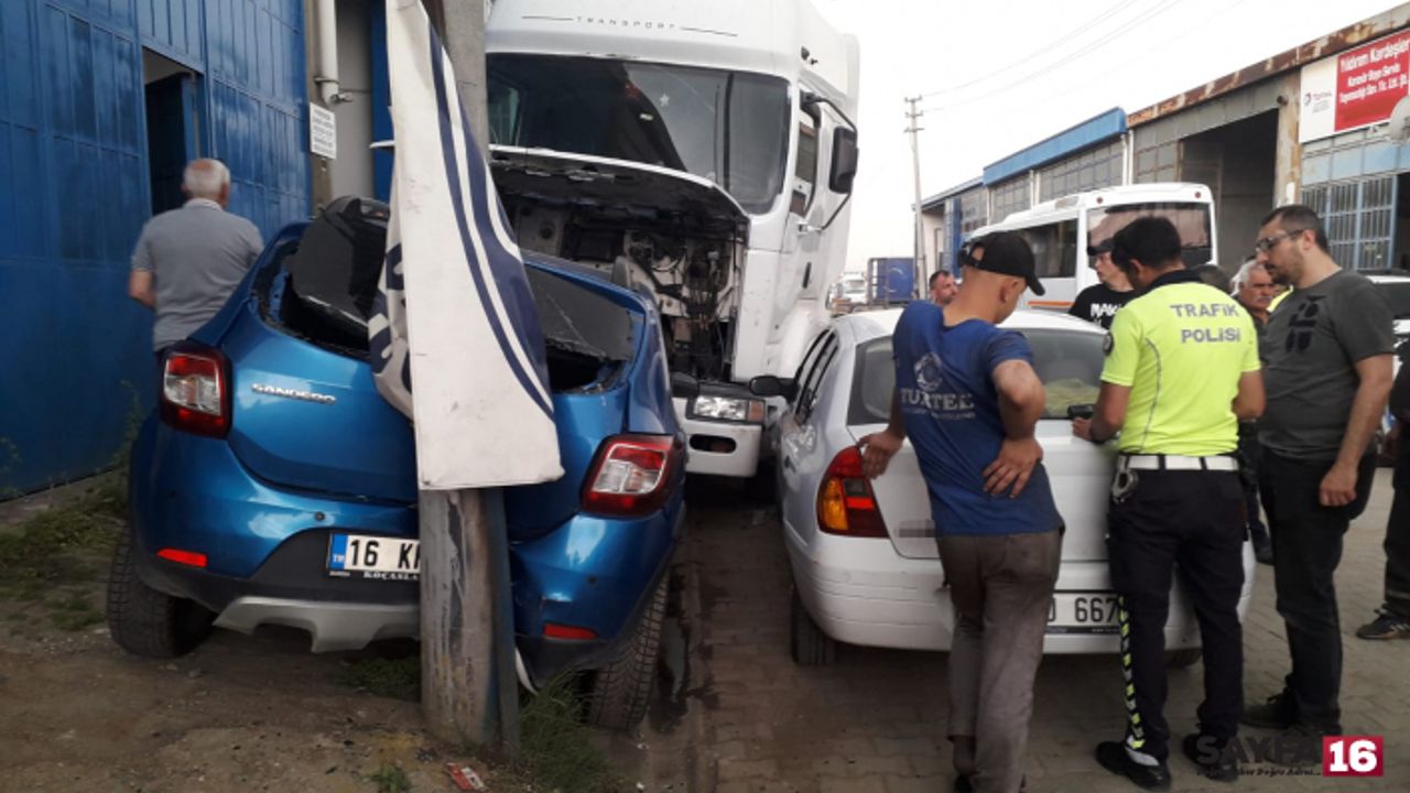 Park halindeyken harekete geçen tır dehşet saçtı