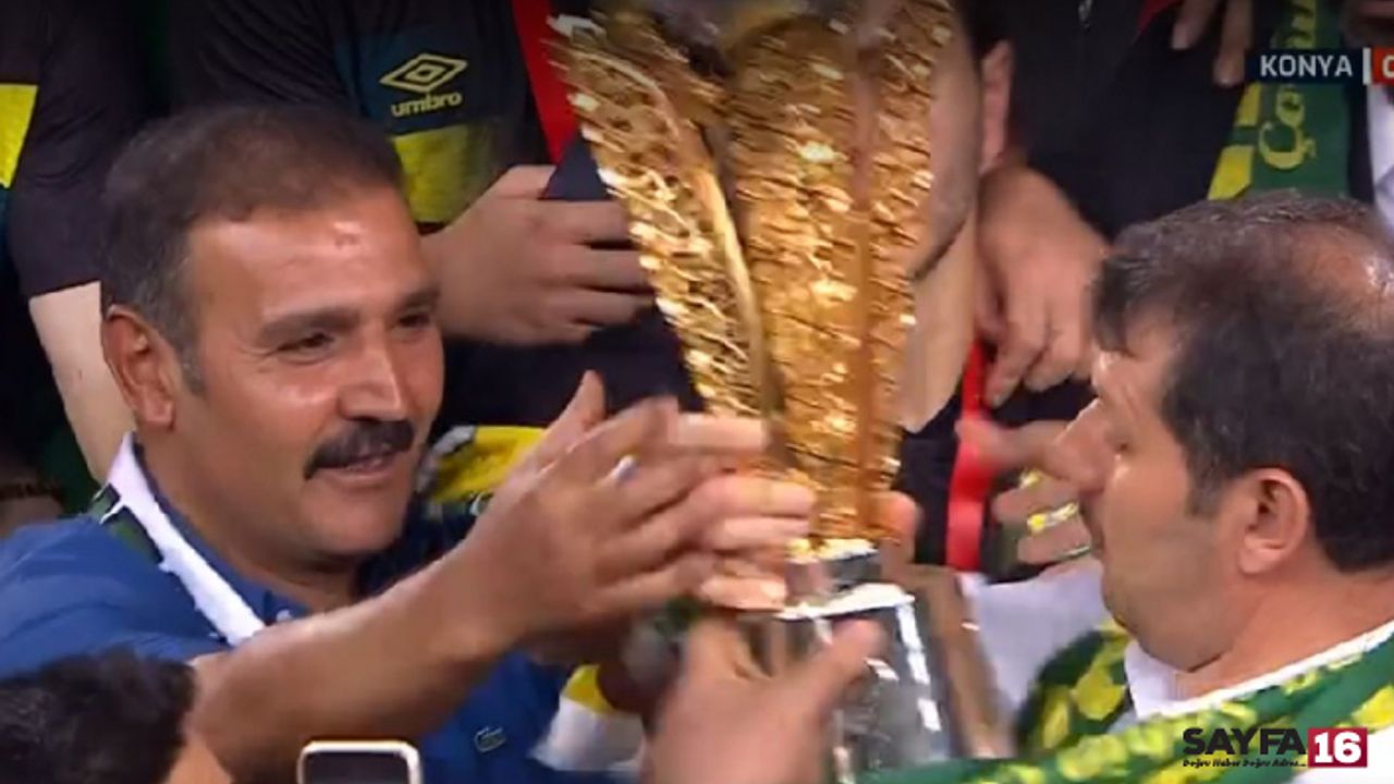 Şanlıurfaspor'da siyasilerin 'kupa benim' kavgası