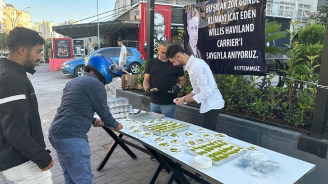 Adana’da klimanın mucidi için tatlı dağıtıldı