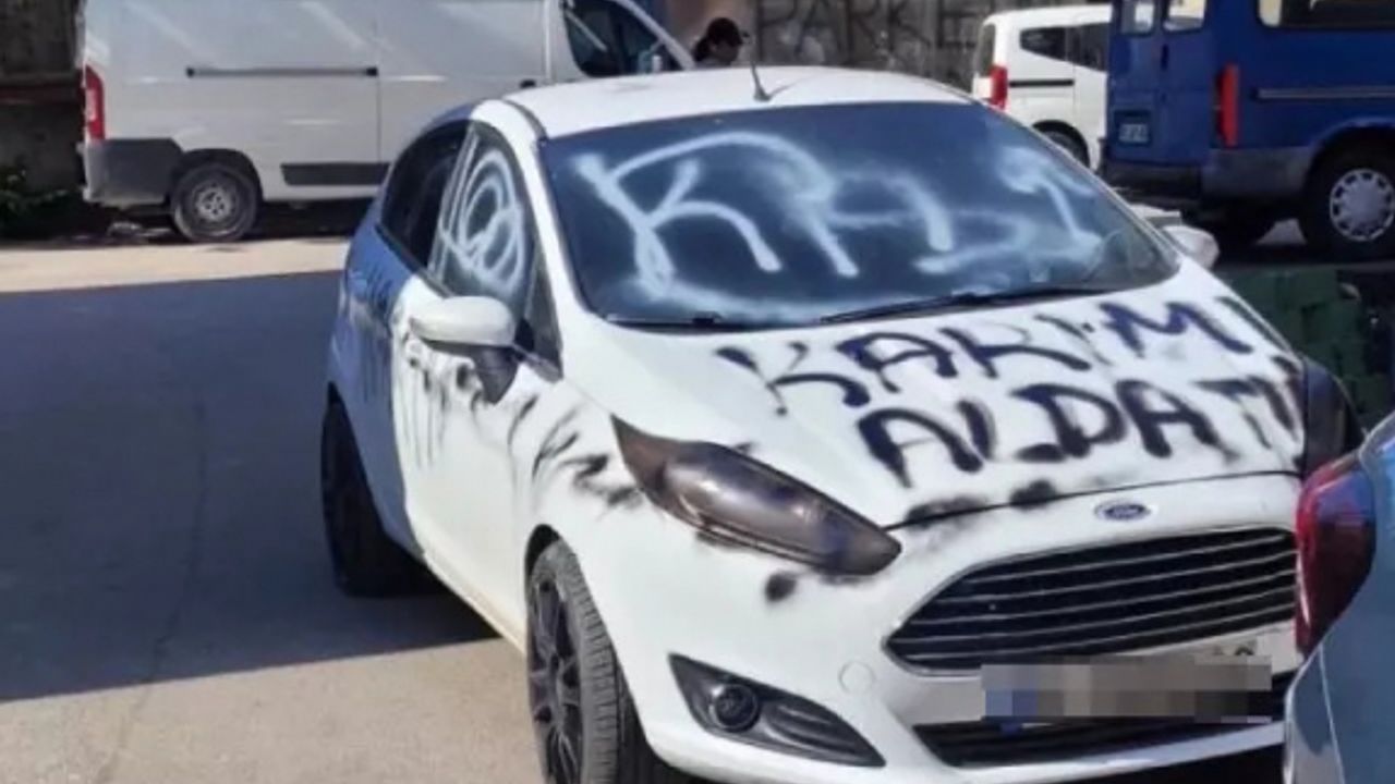 Bursa'da arabaya yazılan yazı gündem oldu!!