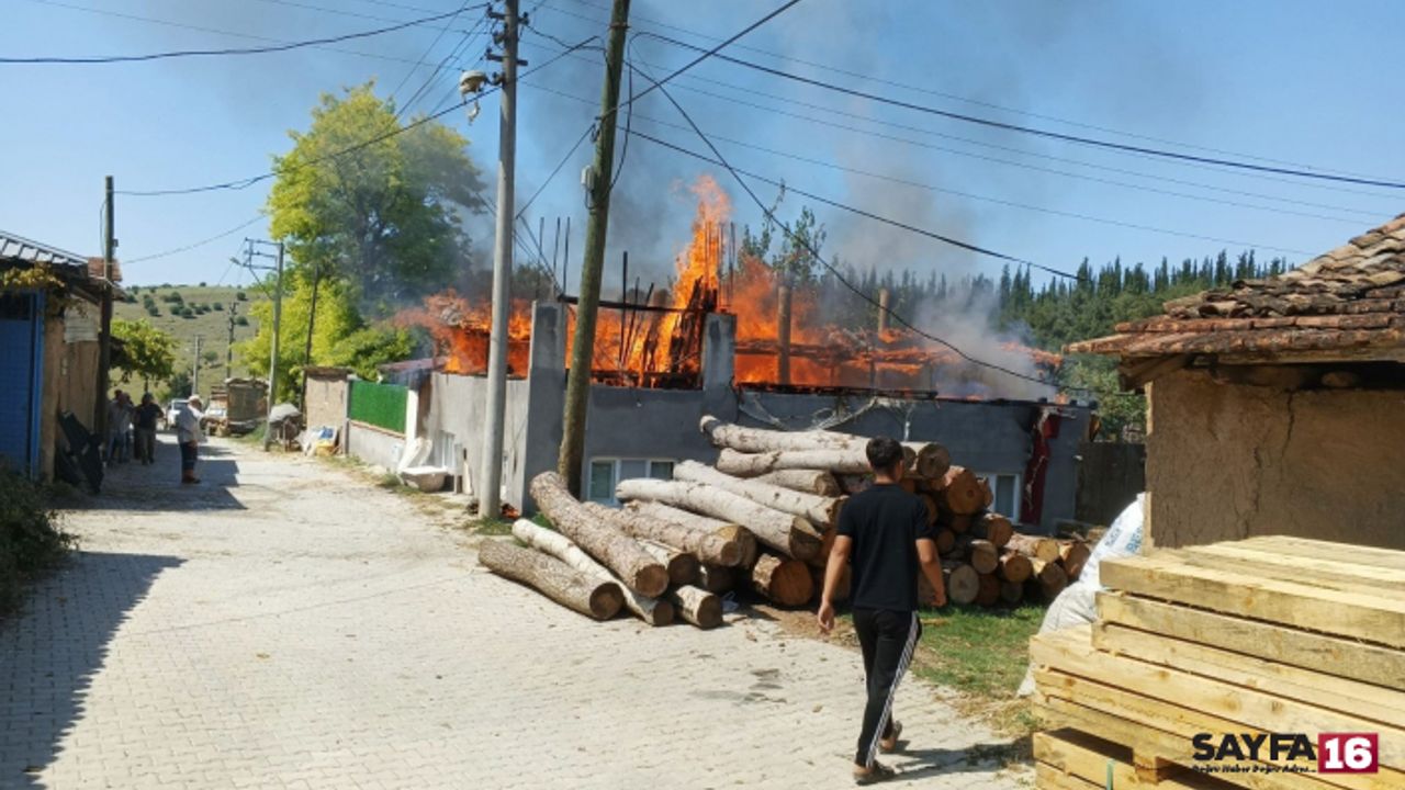 Bursa'da meydana gelen yangında ev küle döndü
