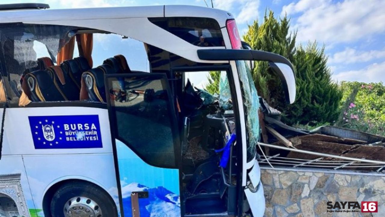 Bursa'dan Gelibolu'ya giden kültür turu otobüsü kaza yaptı: 1 ölü, 8 yaralı