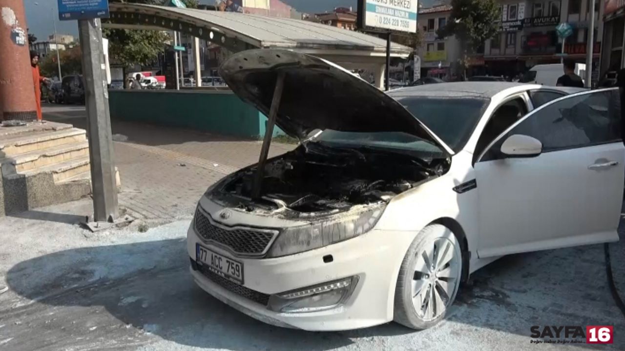 Alev alan otomobilde faciadan kıl payı kurtuldu!