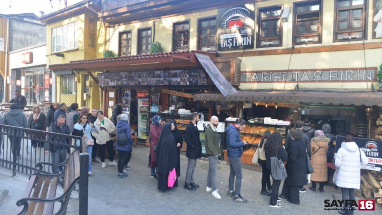 Bu kuyruk kandırmacaya mı çıkıyor? Bursa Abdal Simit Fırını ve Hatırı Hoş Dede kuyruğu...