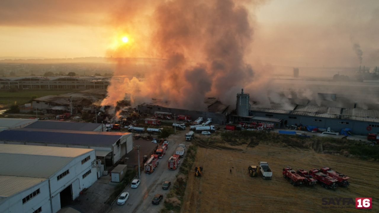 Bursa'da 10 fabrikanın kül olduğu yangından son görüntüler