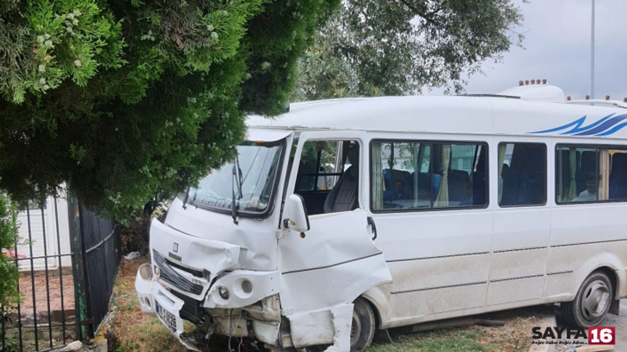 Bursa'da otomobil ile minibüs çarpıştı : 4 yaralı