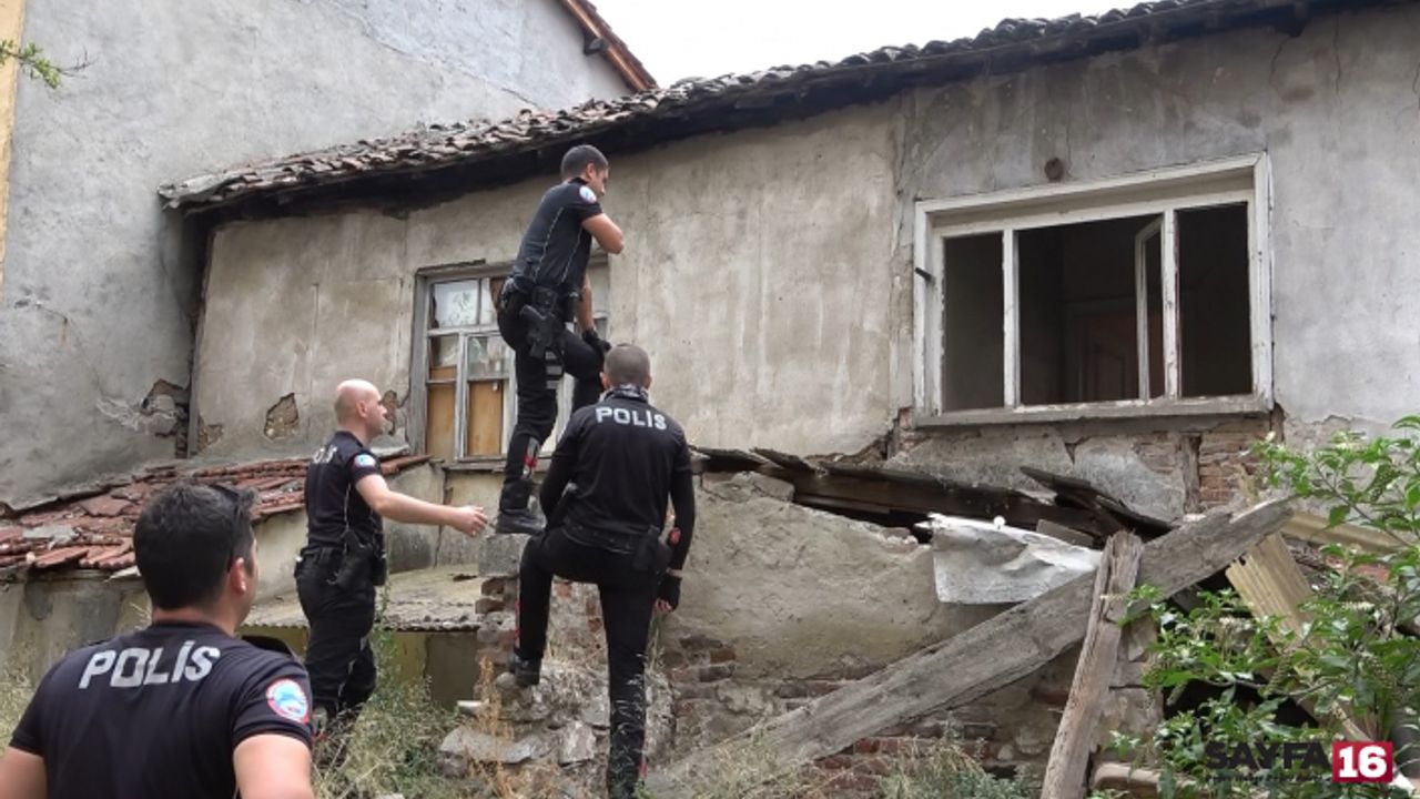 Bursa'da polis ekiplerinden terk edilmiş evlere baskın