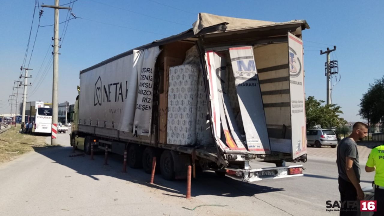 Bursa'da yolcu otobüsü tıra çarptı: 2 yaralı