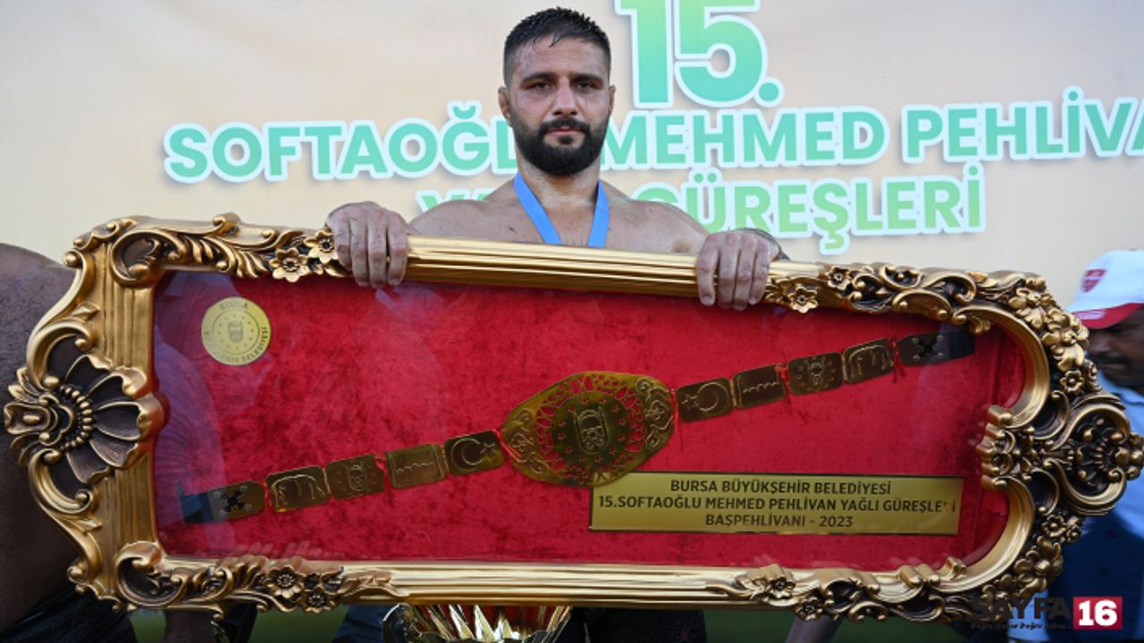 Er meydanında Başpehlivan Serhat Gökmen oldu