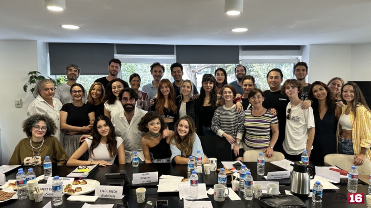 Birce Akalay ve Mert Fırat'lı Bir Derdim Var Dizisi Geliyor