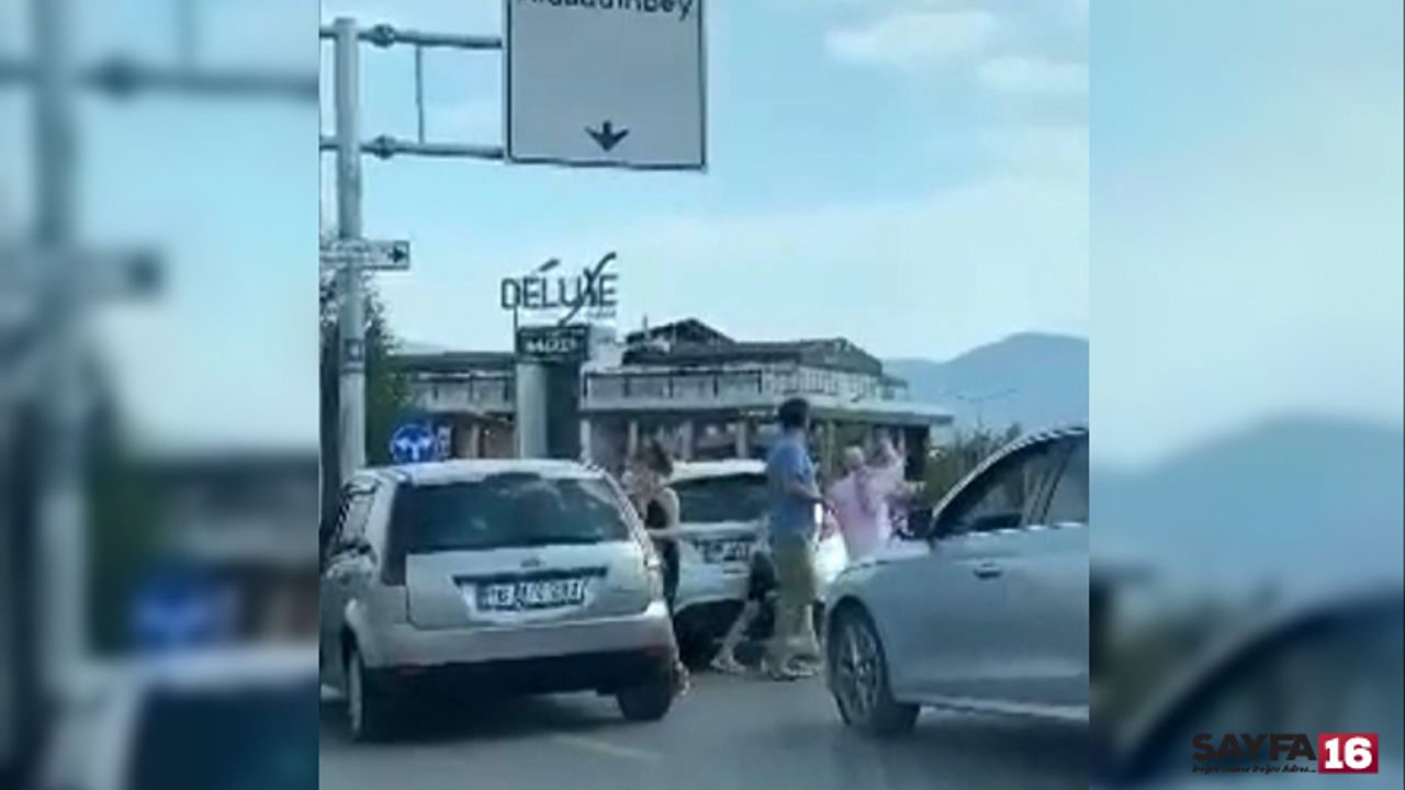 Bursa'da trafikte kadınlar birbirine girdi