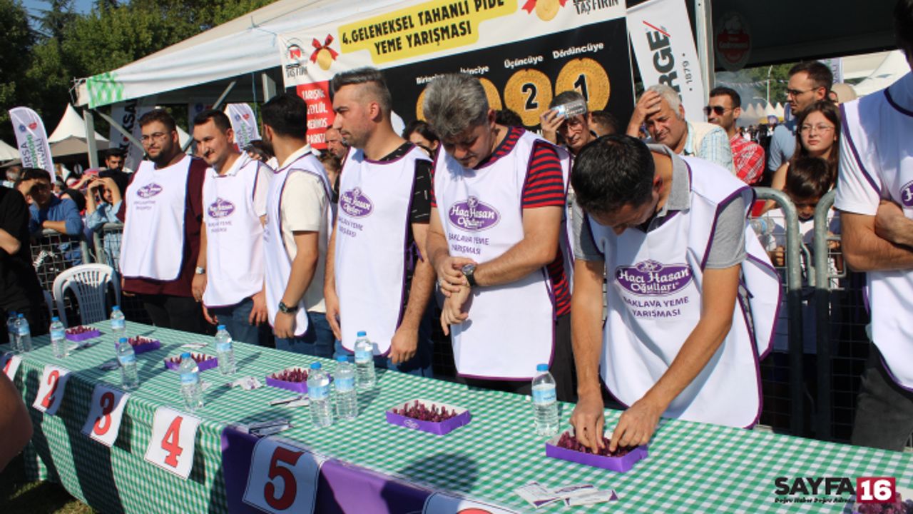 Bursa Gastronomi Festivali'nde Baklava Yeme Yarışması