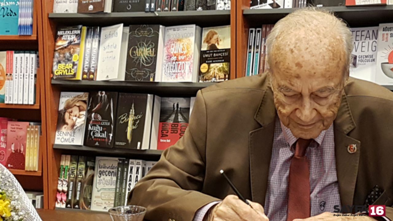 Gazeteci Yazar Hıfzı Topuz 100 Yaşında Hayatını Kaybetti
