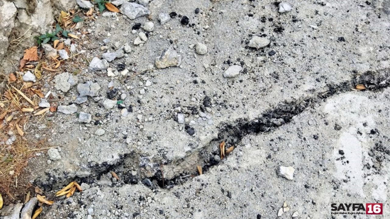Mudanya'da İnşaat Çalışmasında Yol Yarıldı