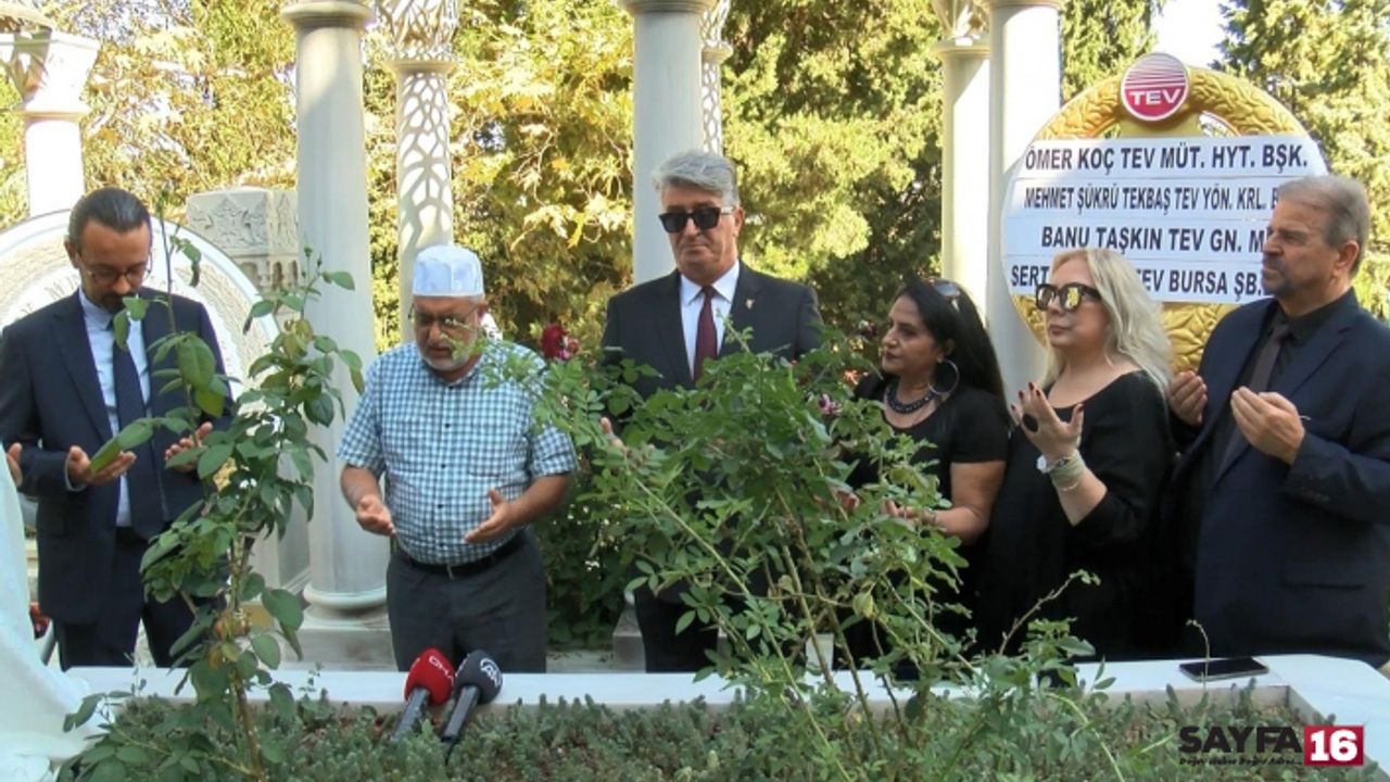 Zeki Müren Bursa'da Vefatının 27’nci Yılında Kabri Başında Anıldı