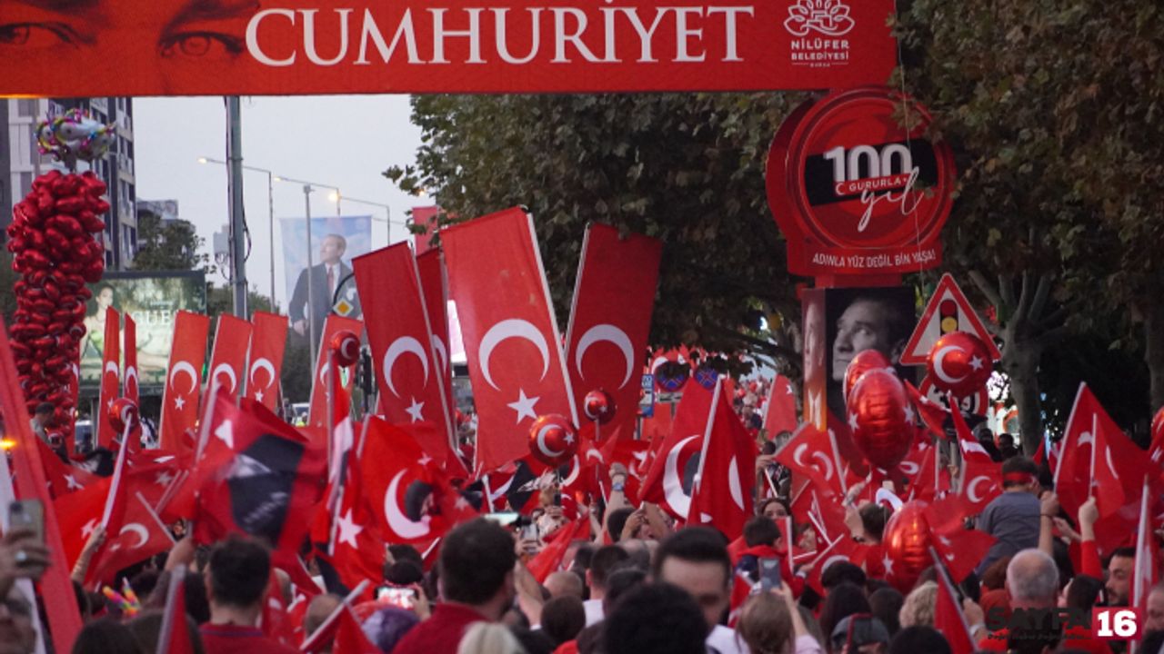 100. Yılda Binlerce Kişi Nilüfer'de Yürüdü