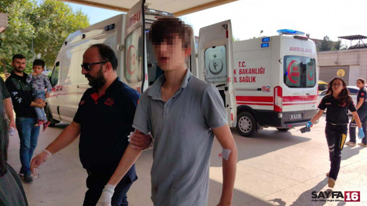 Bursa'da 17 Yaşındaki Genç Ağabeyini Bıçakladı