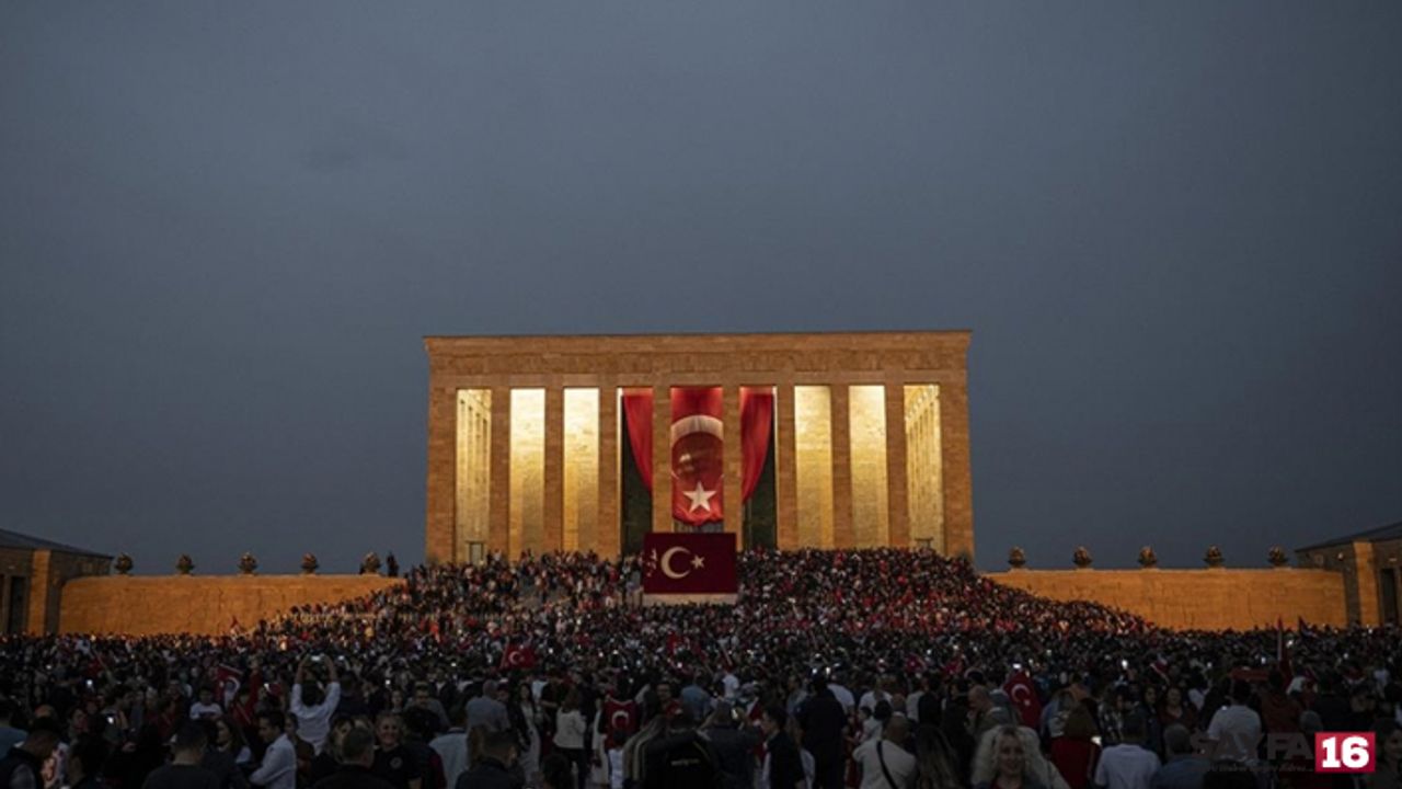 Cumhuriyet'in 100. Yılında Anıtkabir'e Ziyaretçi Akını