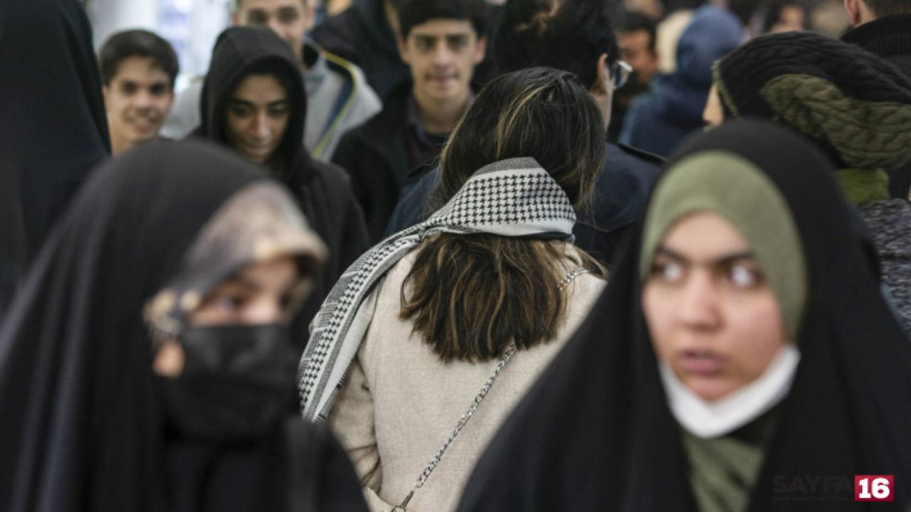 İran'da Başörtüsü Zorunluluğunu Sertleştiren Yasa Meclis'ten Geçti
