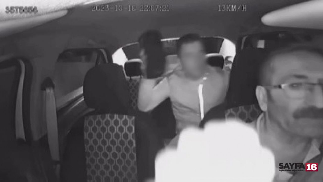 İzmir'de Taksi Şoförünü Kaldırım Taşıyla Yaralayıp Gasp Etmeye Çalıştı