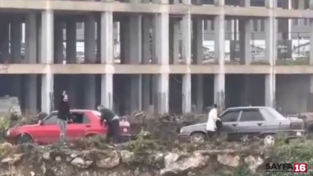Mesai Arkadaşını Karısıyla Basınca Cinnet Geçirdi!
