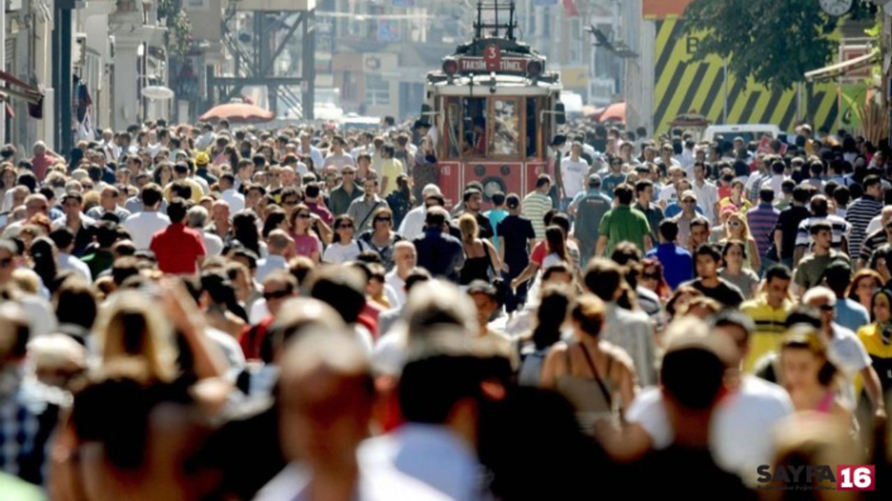 Türkiye'de Kayıtlı Yabancı Sayısı Açıklandı. Yüzde 70'i Suriyeli