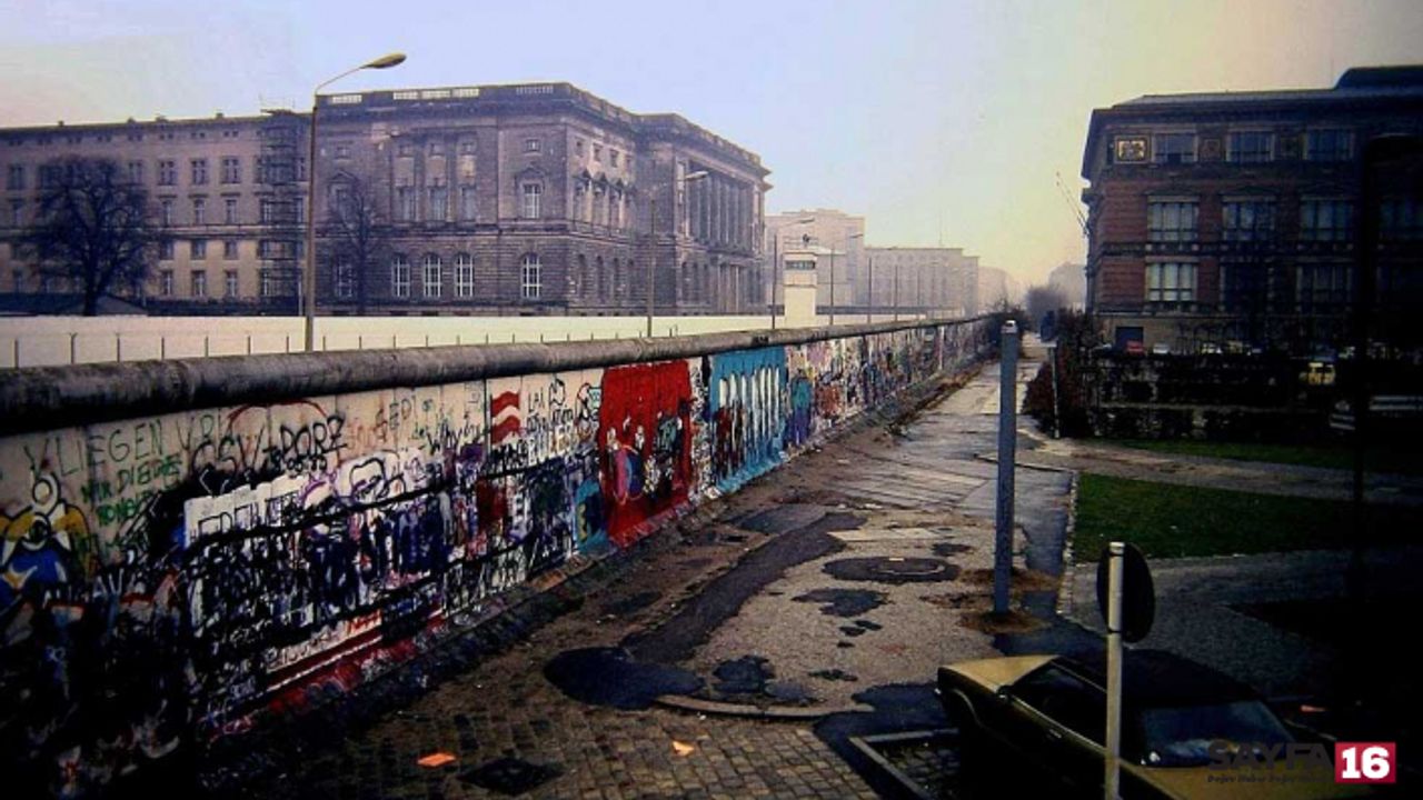 Berlin Duvarı'nın Yıkılışının Üzerinden 34 Yıl Geçti