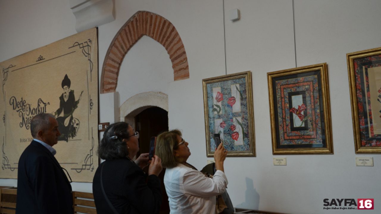 Bursa'da Çeşm-i Cihan Ebru Sergisi Açıldı