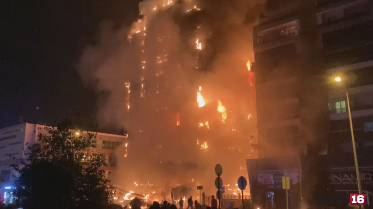 Bursa Nilüfer'de 10 Katlı İş Merkezi Alevlere Teslim Oldu